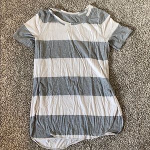 Lululemon T-shirt. Size 6